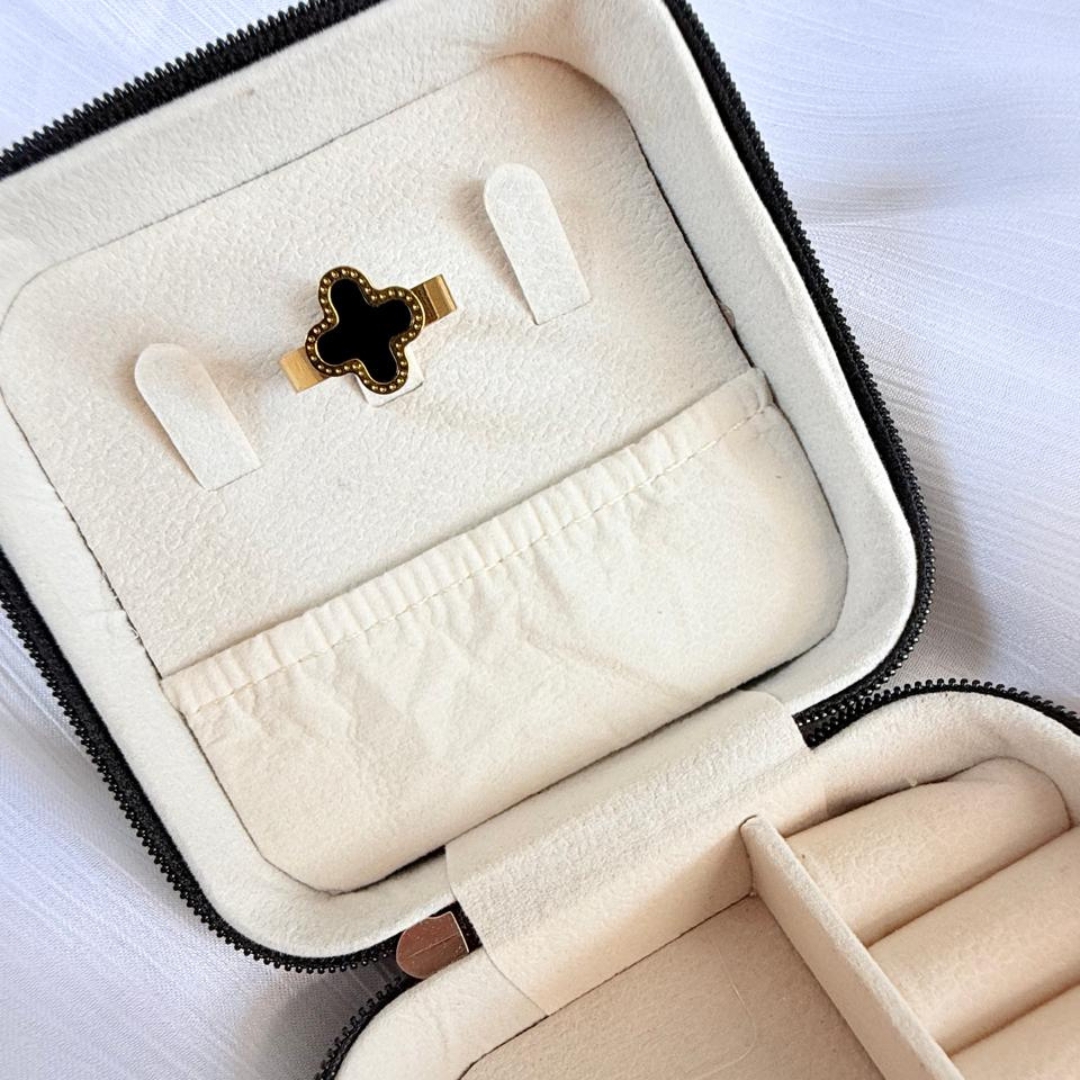 Clover Ring