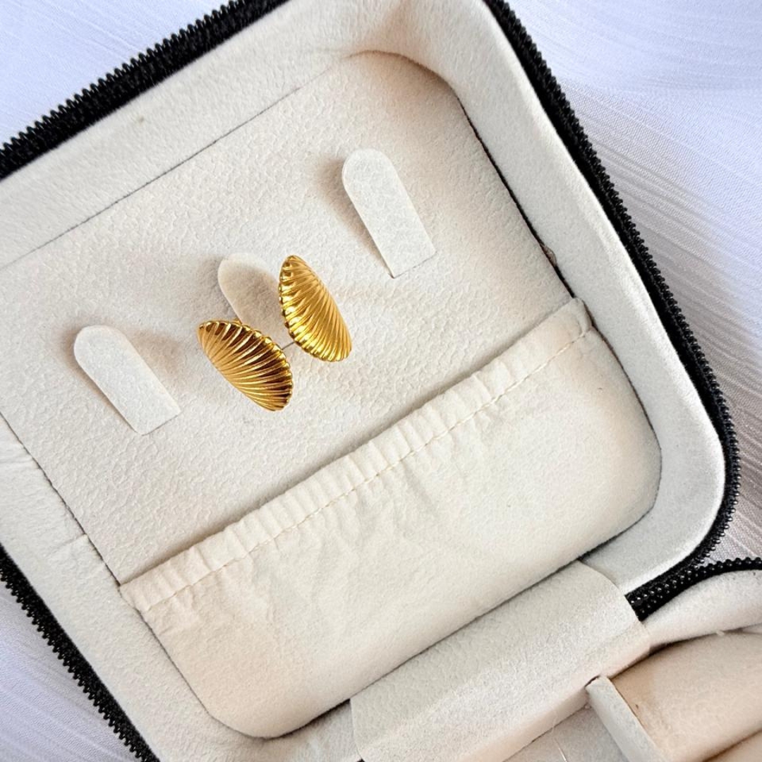 Gold Shell Ring - Image 2
