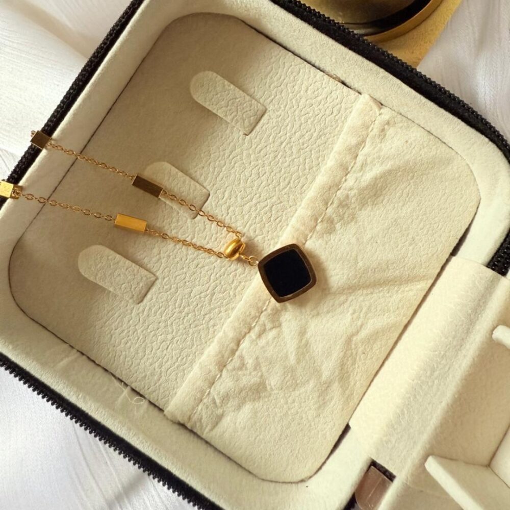 Chic Black Necklace - Image 2