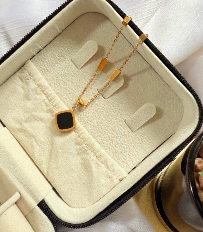 Chic Black Necklace