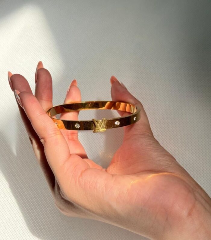 LV Cuff